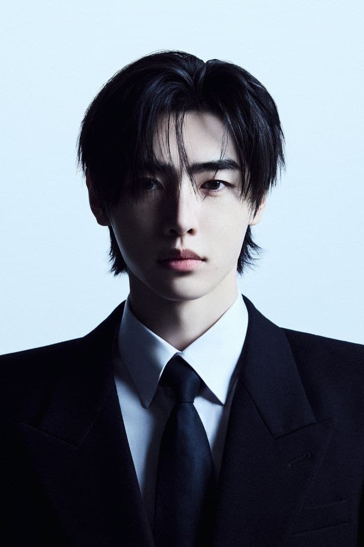 Foto de frente de Park Sunghoon