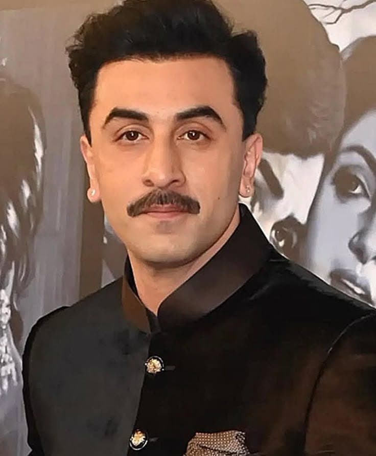 Foto de frente de Ranbir Kapoor