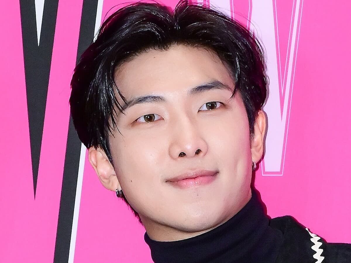 Foto de frente de RM (BTS)