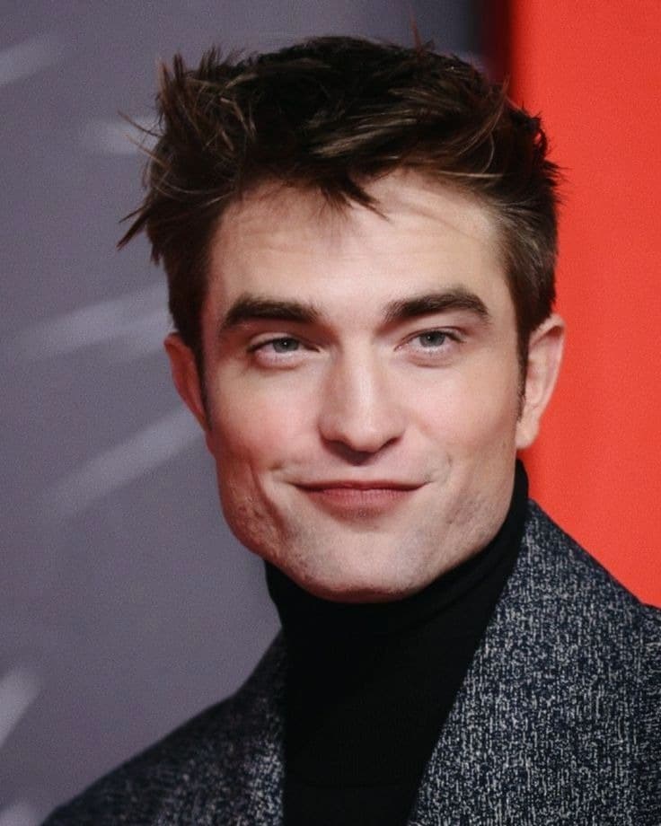 Foto de frente de Robert Pattinson