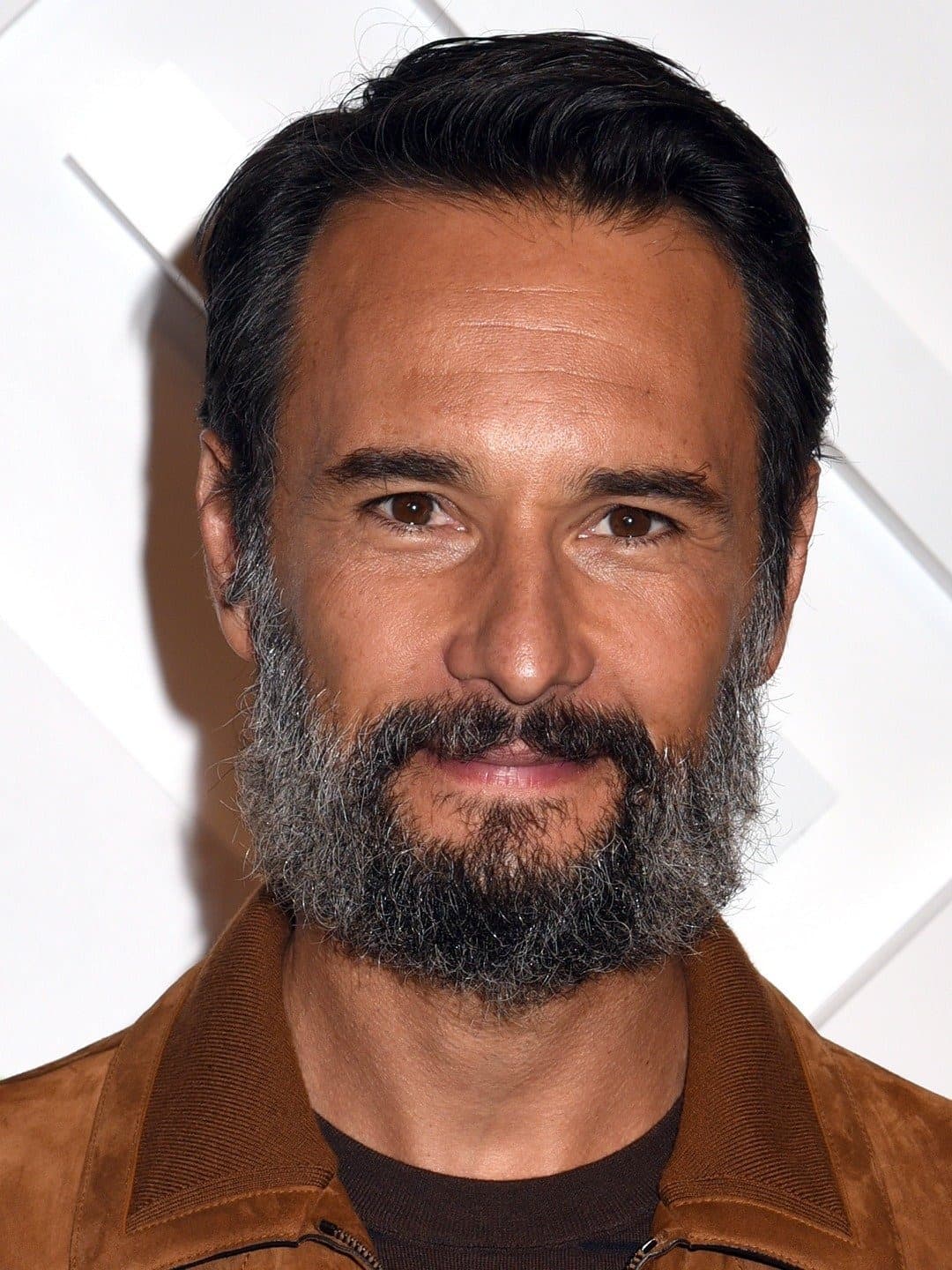Foto de frente de Rodrigo Santoro