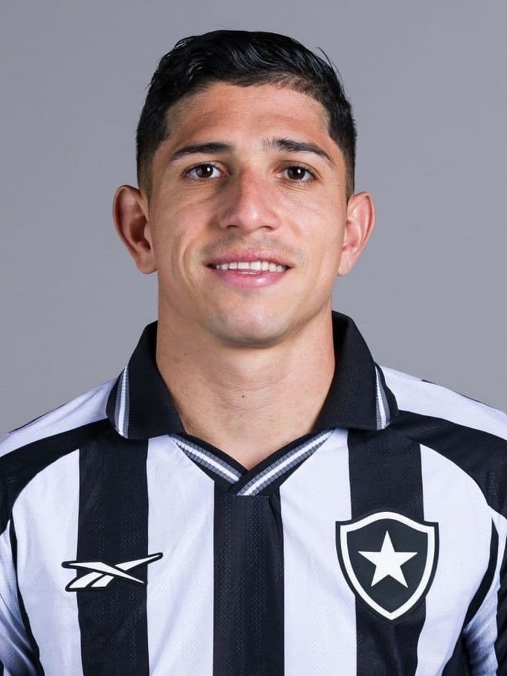 Foto de frente de Savarino