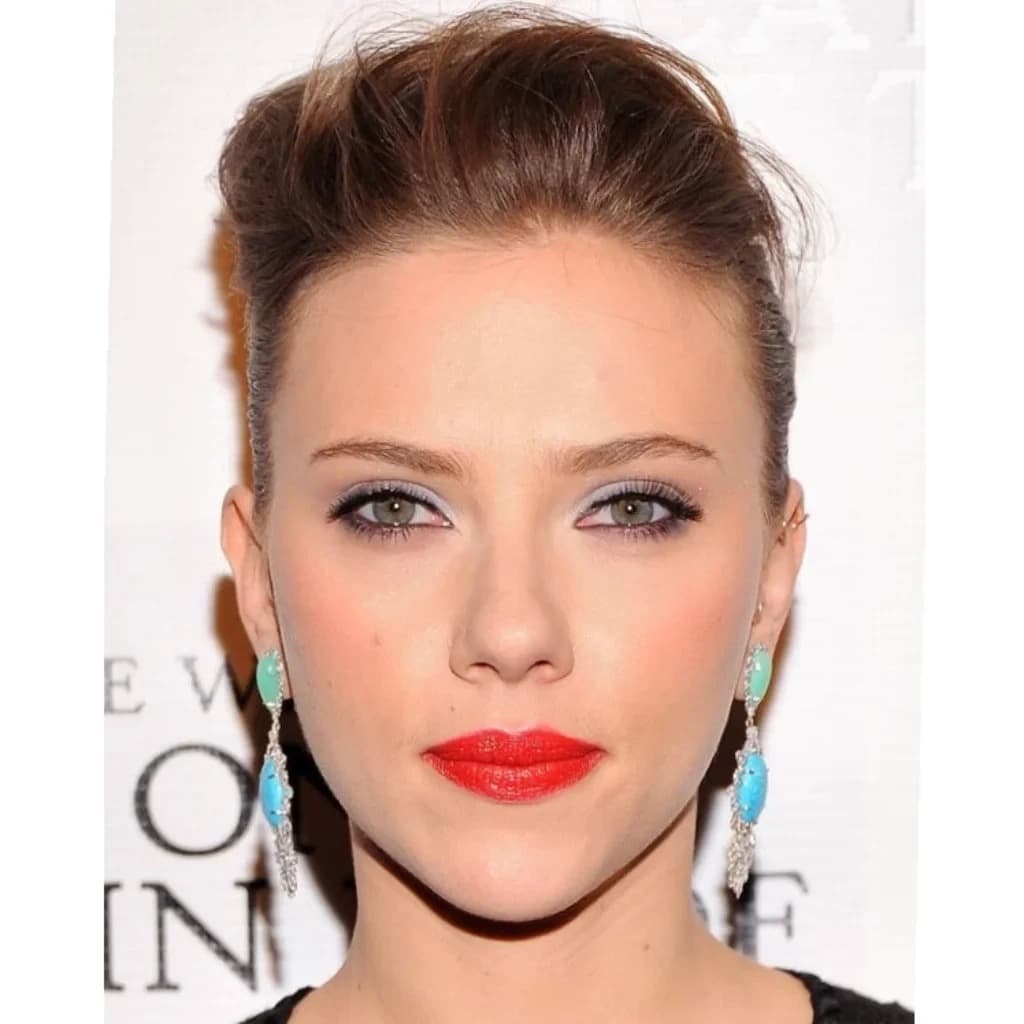 Foto de frente de Scarlett Johansson