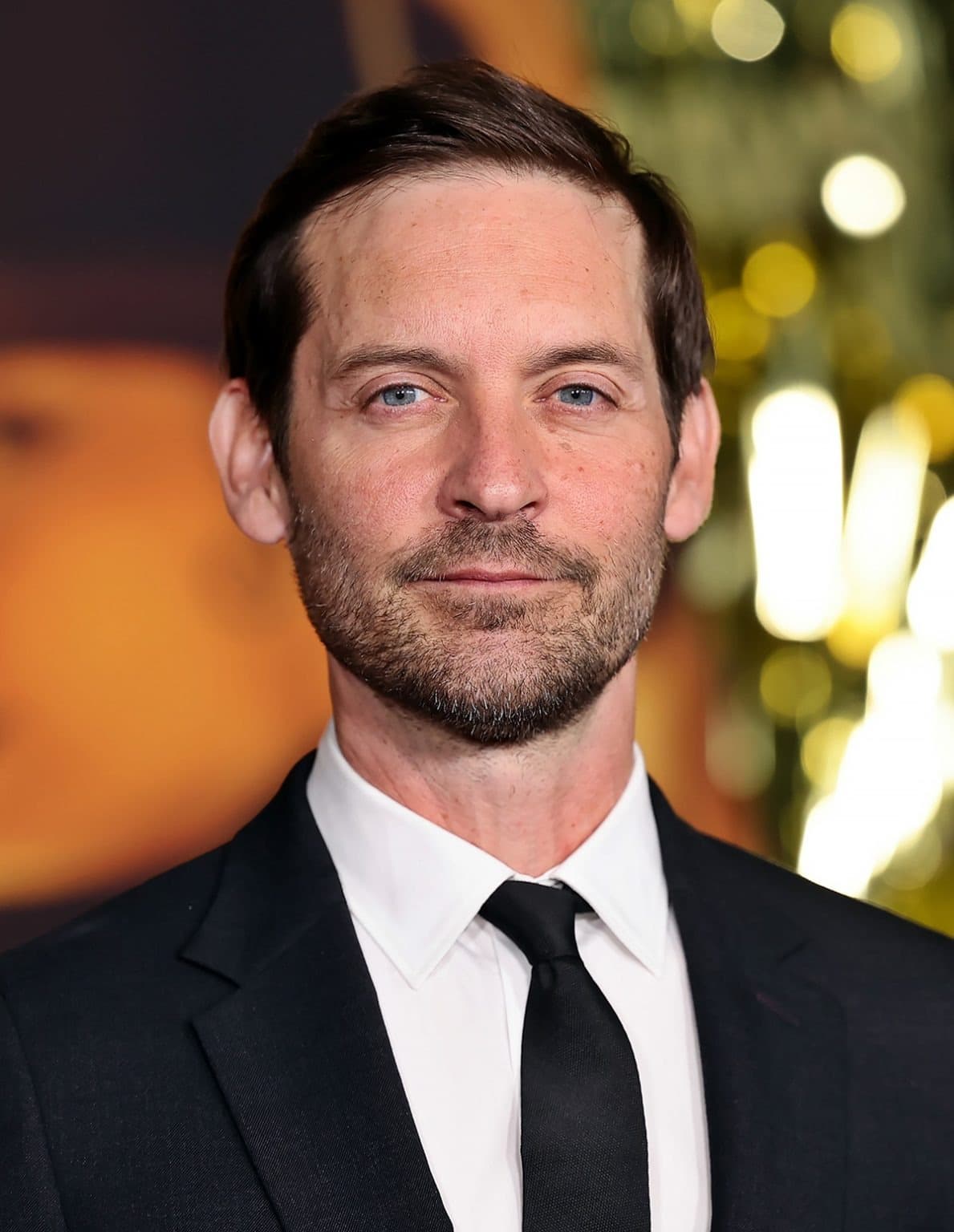 Foto de frente de Tobey Maguire