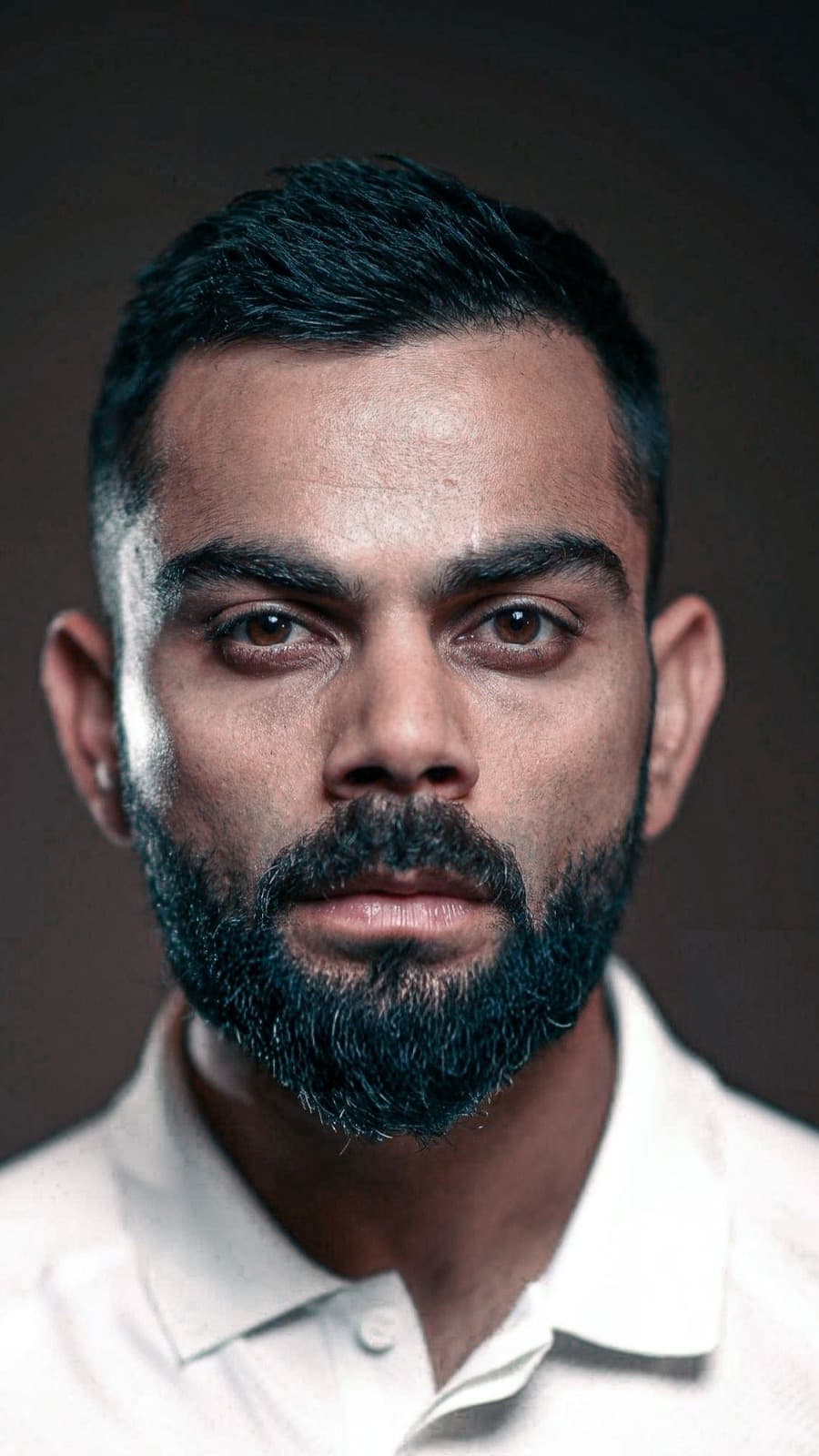 Foto de frente de Virat Kohli