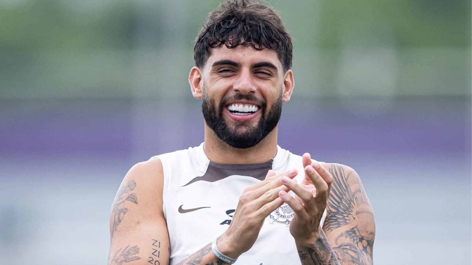 Foto de frente de Yuri Alberto